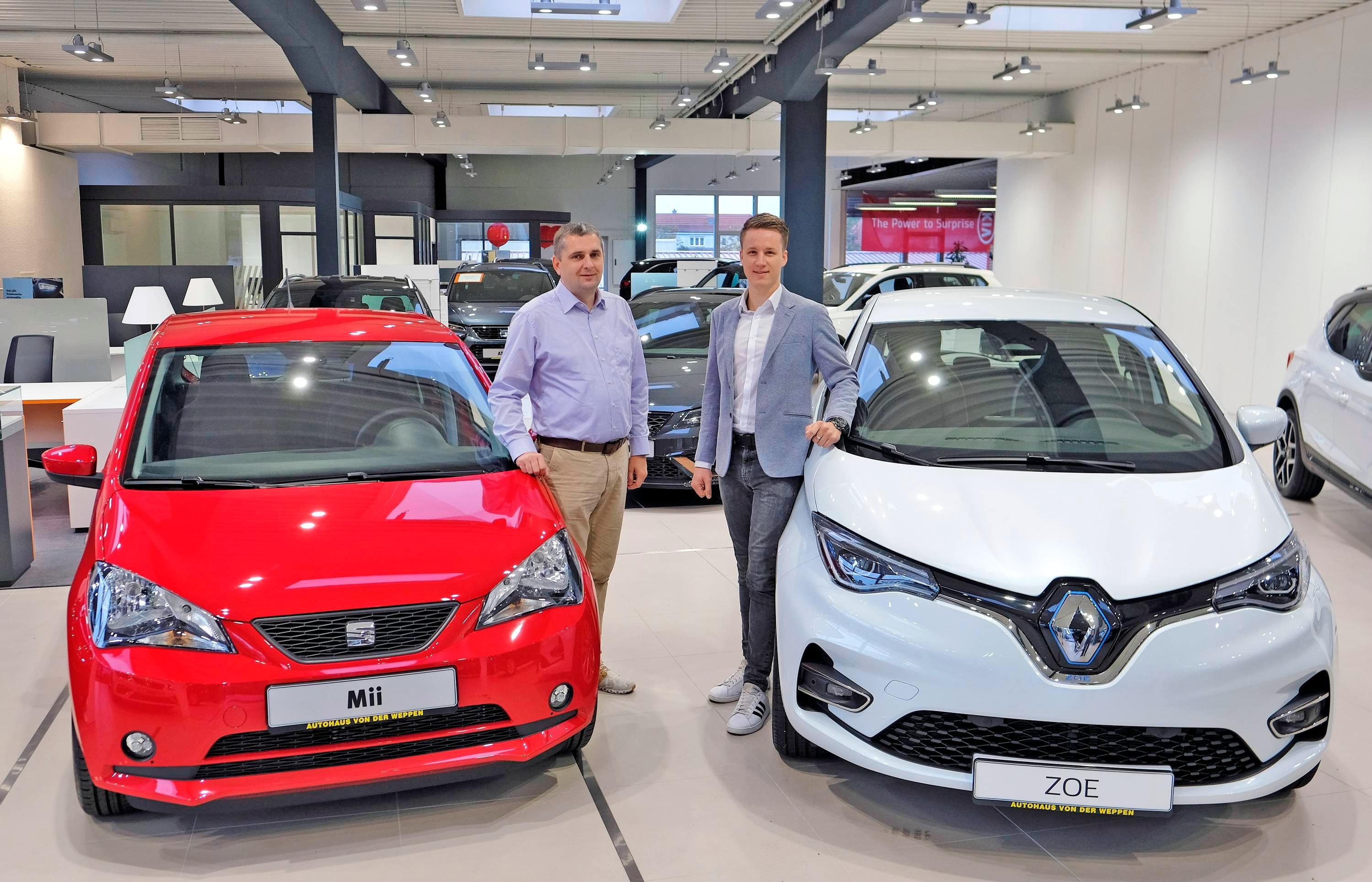 Beim kompetenten Verkaufsteam des Heilbronner Autohauses von der Weppen können Interessierte bereits den neuen Mii Electric (links) und den überarbeiteten Renault Zoe bestellen. Foto: Dennis Mugler Beim kompetenten Verkaufsteam des Heilbronner Autohauses von der Weppen können Interessierte bereits den neuen Mii Electric (links) und den überarbeiteten Renault Zoe bestellen. Foto: Dennis Mugler