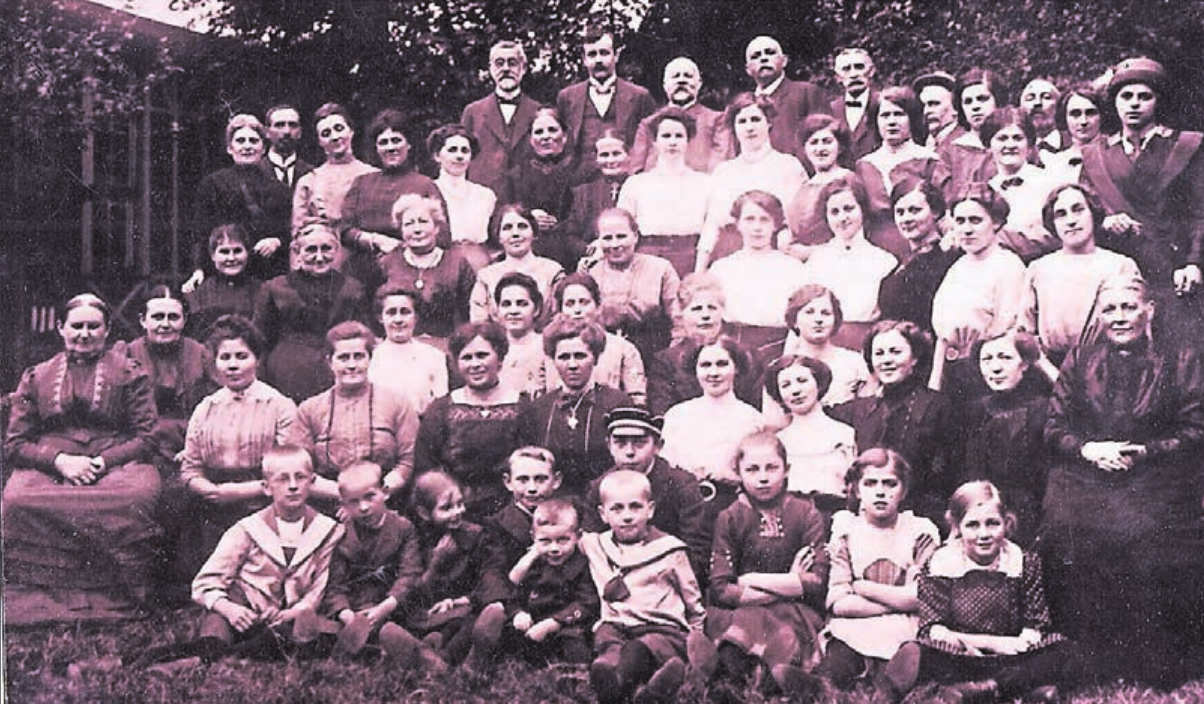 In Kempen haben Straßengemeinschaften eine lange Tradition. Die Ausflüge der Nachbarn von der Ellenstraße führten früher gerne zum Waldschlösschen. In Kempen haben Straßengemeinschaften eine lange Tradition. Die Ausflüge der Nachbarn von der Ellenstraße führten früher gerne zum Waldschlösschen.