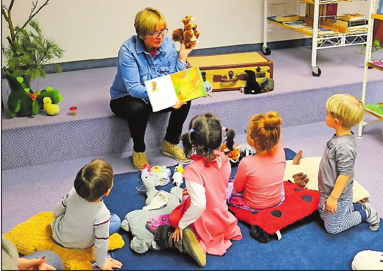 Bücher erleben: Bei den „Koffergeschichten“ hören Kinder nicht nur zu, sondern dürfen selbst aktiv werden. FOTO: RUIZ Bücher erleben: Bei den „Koffergeschichten“ hören Kinder nicht nur zu, sondern dürfen selbst aktiv werden. FOTO: RUIZ