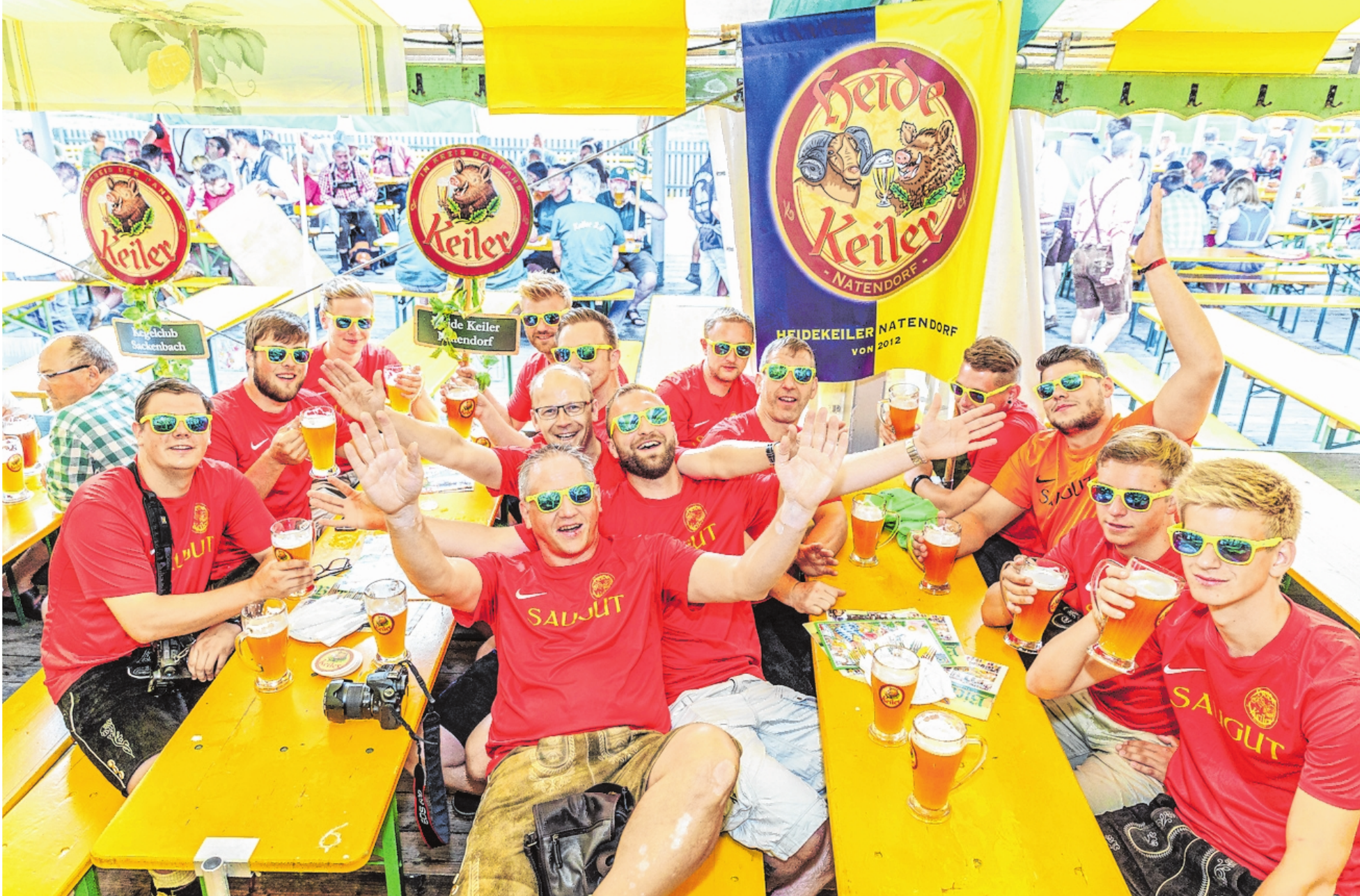 Inzwischen ein nicht mehr wegzudenkender Termin auf der Lohrer Spessartfestwoche: der große Keiler Fanclubumzug am zweiten Samstag. An den Straßen stehen viele Zuschauer, die sich an den kreativen Kostümen und Maskottchen der Klubs erfreuen. Über 1300 Teilnehmer reisen aus nah und fern an, um mit ihrem Lieblingsbier einen sauguten Tag zu verbringen. Diesen Samstag ist endlich wieder Fanclubtag. FOTO: ANDREAS KNEITZ Inzwischen ein nicht mehr wegzudenkender Termin auf der Lohrer Spessartfestwoche: der große Keiler Fanclubumzug am zweiten Samstag. An den Straßen stehen viele Zuschauer, die sich an den kreativen Kostümen und Maskottchen der Klubs erfreuen. Über 1300 Teilnehmer reisen aus nah und fern an, um mit ihrem Lieblingsbier einen sauguten Tag zu verbringen. Diesen Samstag ist endlich wieder Fanclubtag. FOTO: ANDREAS KNEITZ