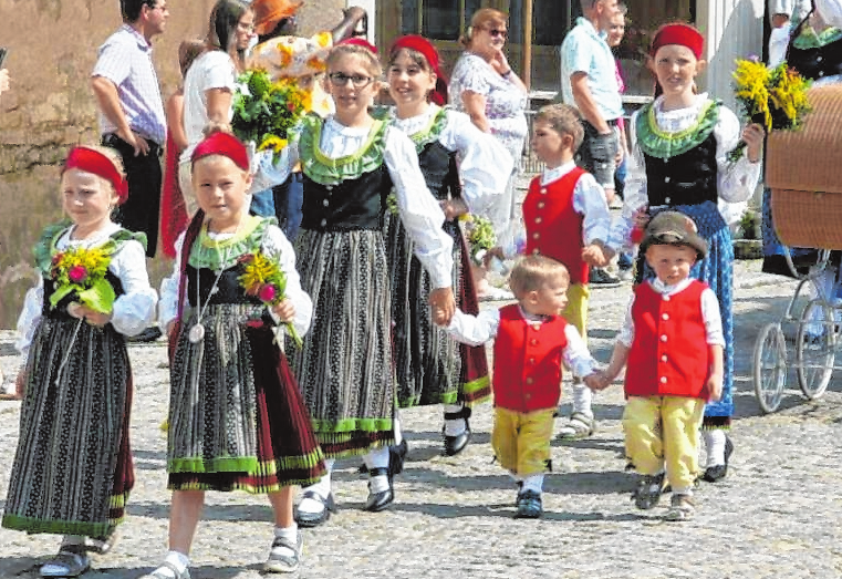 Beim großen Kirchweih-Festzug zeigen die Auber am Sonntag einen Teil ihrer Stadtgeschichte. FOTOS: ALFRED GEHRING Beim großen Kirchweih-Festzug zeigen die Auber am Sonntag einen Teil ihrer Stadtgeschichte. FOTOS: ALFRED GEHRING