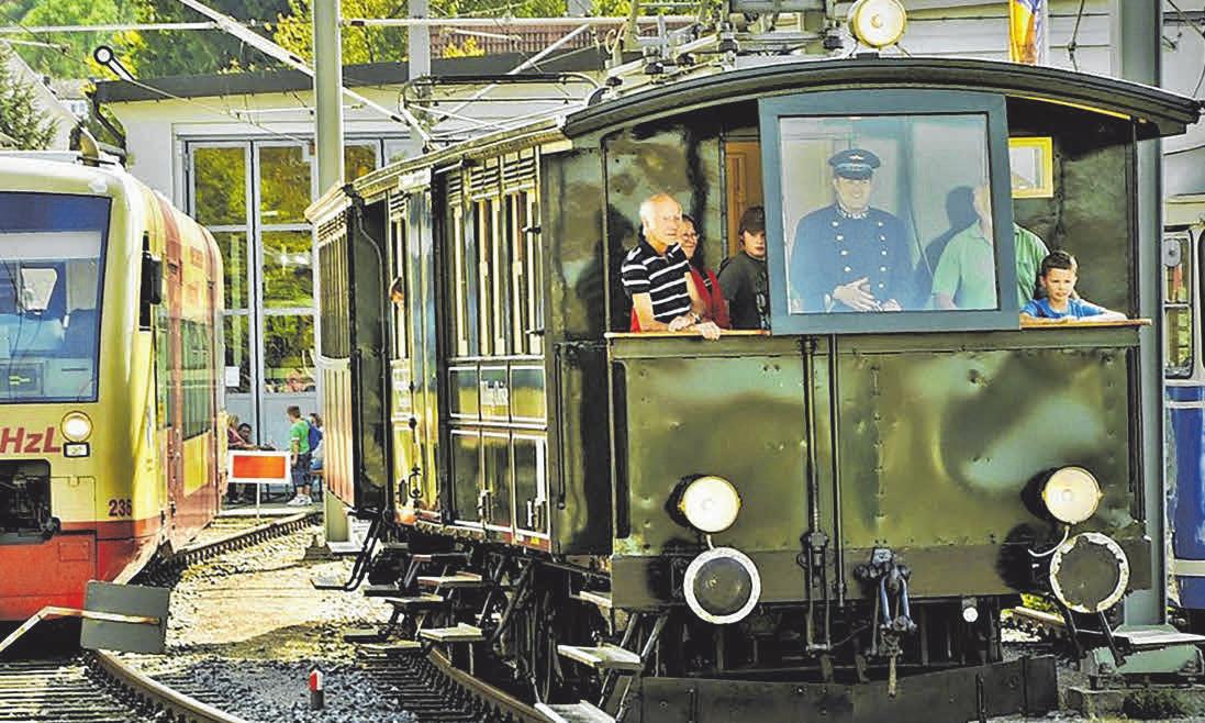 Die Trossinger Eisenbahnen sind Museumsstücke - und voll einsatzbereit. Beim Pfingstmarkt gehen sie wieder auf Tour. FOTO: RAPF Die Trossinger Eisenbahnen sind Museumsstücke - und voll einsatzbereit. Beim Pfingstmarkt gehen sie wieder auf Tour. FOTO: RAPF