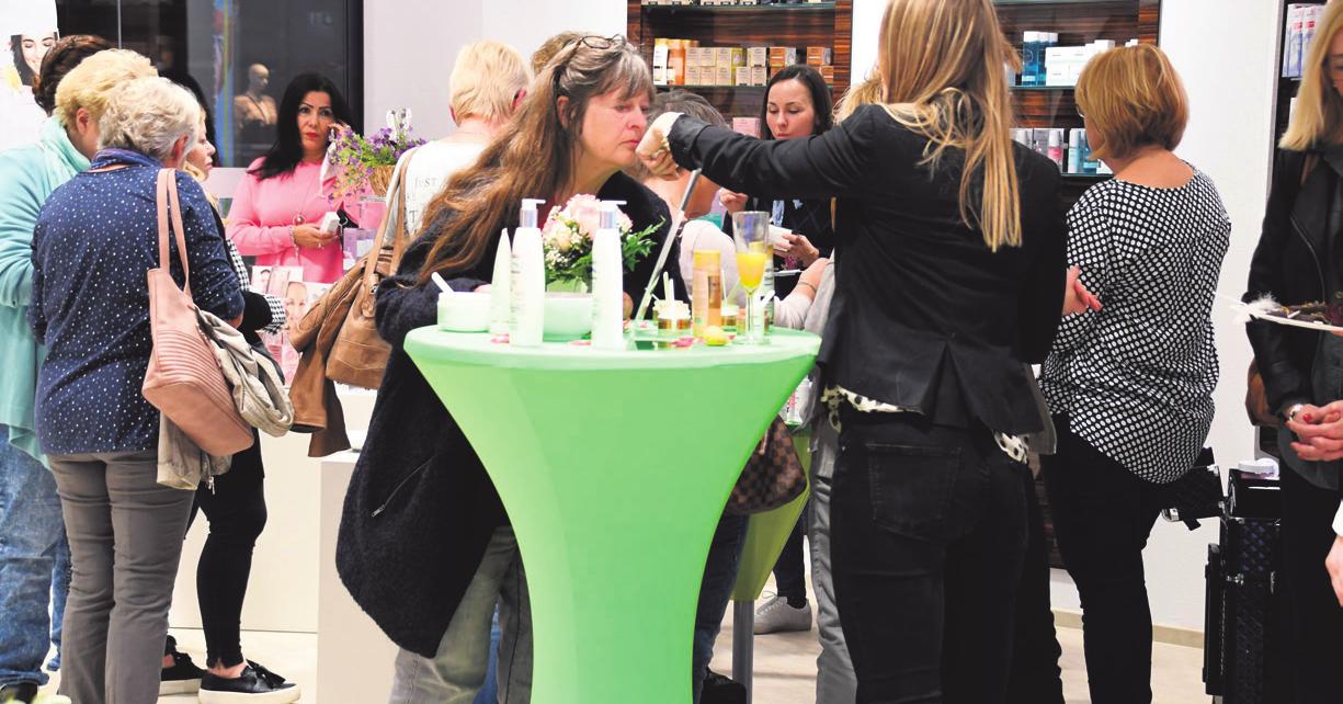 Informationen aus erster Hand und Pflegebeispiele kommen bei den Besuchern sehr gut an. Informationen aus erster Hand und Pflegebeispiele kommen bei den Besuchern sehr gut an.