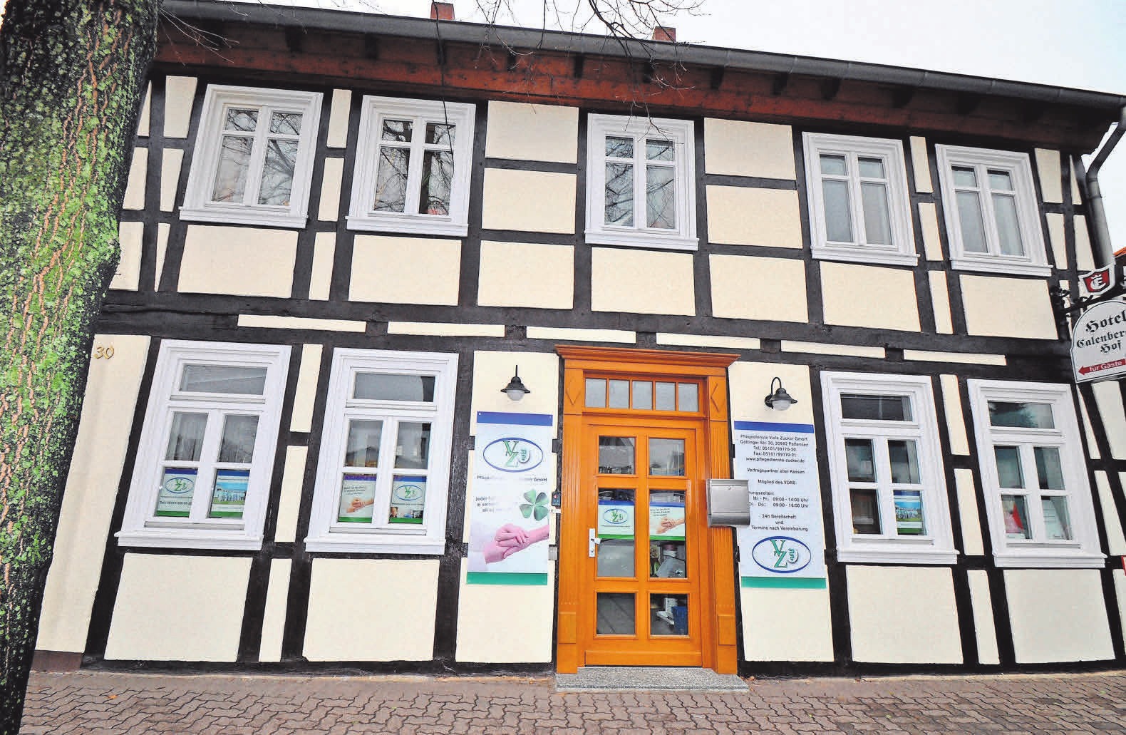 Der Pflegedienst Viola Zucker mit Sitz an der Göttinger Straße 30 in Pattensen ist sehr gut erreichbar. Parkplätze sind direkt vor dem Büro zu finden. Der Pflegedienst Viola Zucker mit Sitz an der Göttinger Straße 30 in Pattensen ist sehr gut erreichbar. Parkplätze sind direkt vor dem Büro zu finden.