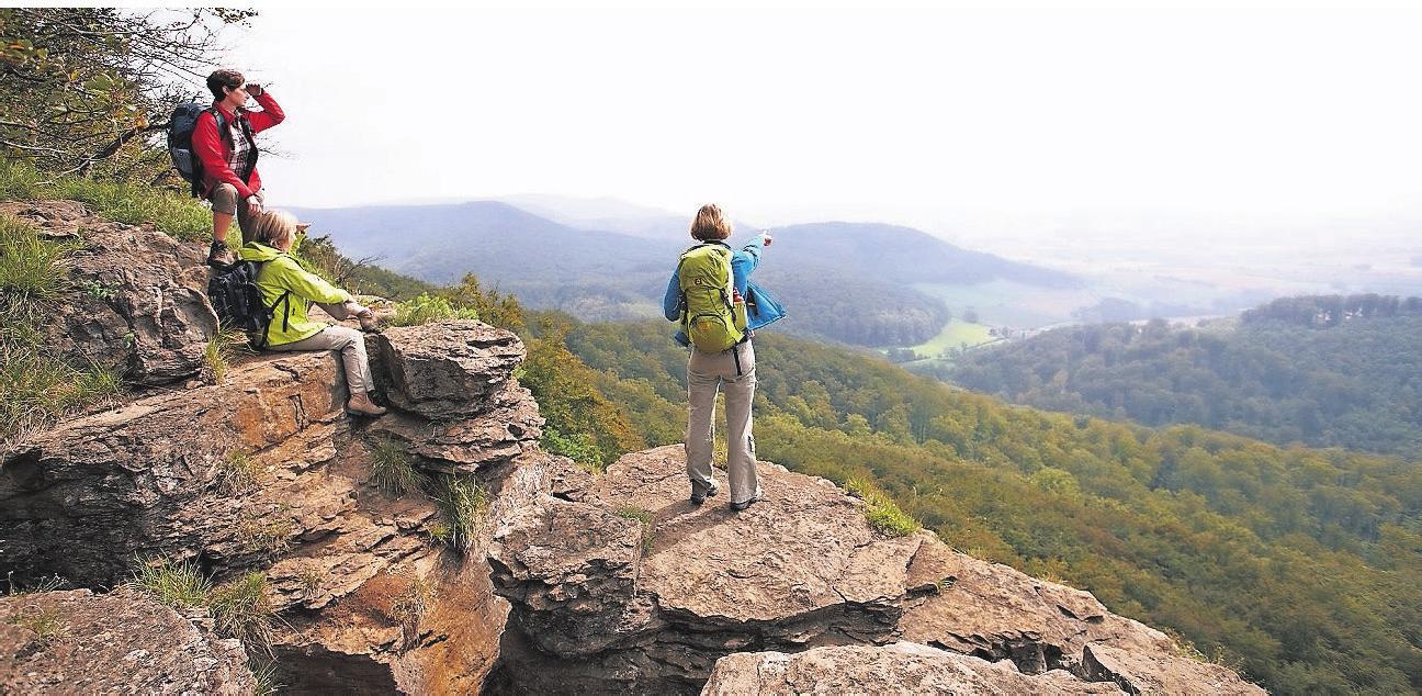 Eindrucksvolle Aussichten können Wanderer an den Hohenstein Klippen genießen. Eindrucksvolle Aussichten können Wanderer an den Hohenstein Klippen genießen.