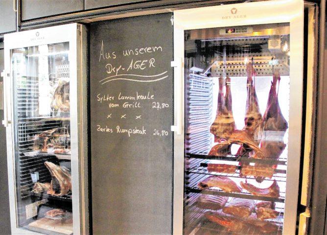 Besondere Spezialitäten sind die Dry-Aged-Beef-Spezialitäten. Besondere Spezialitäten sind die Dry-Aged-Beef-Spezialitäten.