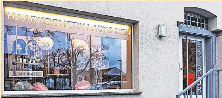 Willkommen im Friseursalon „Lady & Men“, Sedanstraße 24. Hier geht ein kreatives Team ans Werk. Willkommen im Friseursalon „Lady & Men“, Sedanstraße 24. Hier geht ein kreatives Team ans Werk.