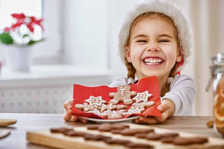 Darf´s ein bisschen mehr sein? An Weihnachten schon, doch Achtung … der Magen dankt es einem, wenn man trotz leckerer Versuchungen nicht allzu sehr über die Stränge schlägt. Foto: Konstantin Yuganov/stock.adobe.com/akz-o Darf´s ein bisschen mehr sein? An Weihnachten schon, doch Achtung … der Magen dankt es einem, wenn man trotz leckerer Versuchungen nicht allzu sehr über die Stränge schlägt. Foto: Konstantin Yuganov/stock.adobe.com/akz-o
