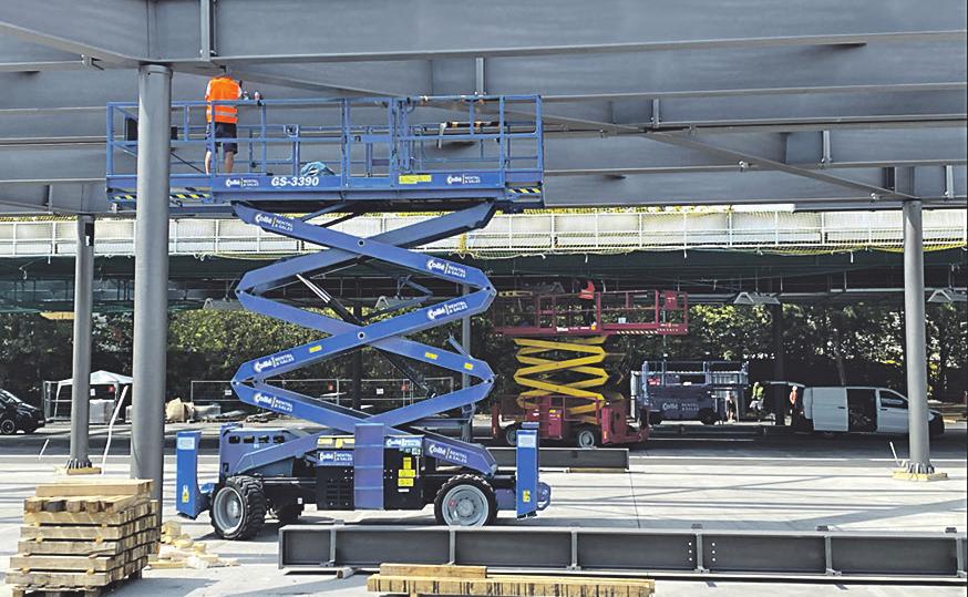 Die Arbeiten an den Carports laufen seit Längerem auf Hochtouren Die Arbeiten an den Carports laufen seit Längerem auf Hochtouren