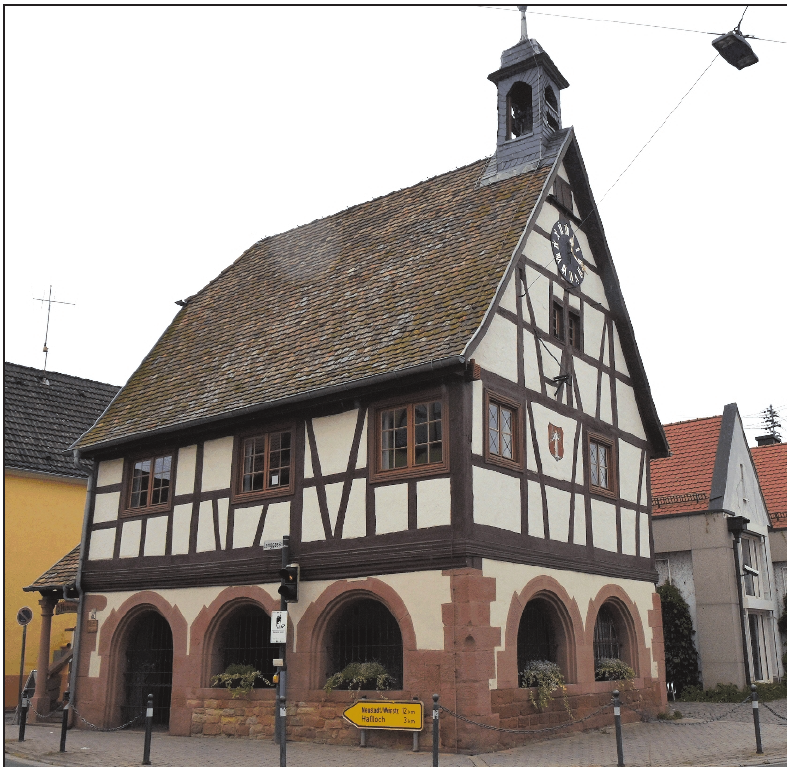 Prunkstück im Ortszentrum: das alte Rathaus. FOTO: CLEMENS Prunkstück im Ortszentrum: das alte Rathaus. FOTO: CLEMENS