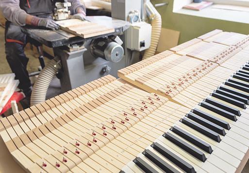 Handwerkliches Geschick ist bei beiden Ausbildungen gefragt Bild: Krasser/ Stock.Adobe.com Handwerkliches Geschick ist bei beiden Ausbildungen gefragt Bild: Krasser/ Stock.Adobe.com