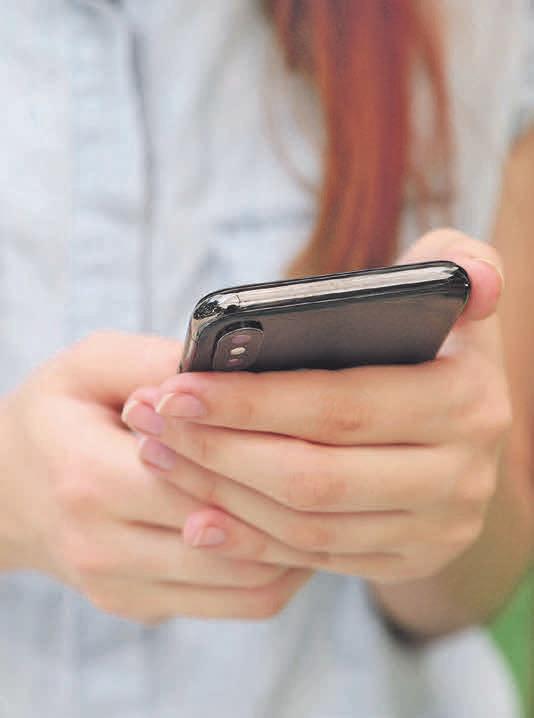 Den eigenen digitalen Fußabdruck kennen, ihn optimieren und schrittweise am Netzwerk arbeiten: Darauf kommt es bei der Jobsuche in Sozialen Medien und Sozialen Netzwerken an. Foto: djd/adeccogroup.de/Unsplash Den eigenen digitalen Fußabdruck kennen, ihn optimieren und schrittweise am Netzwerk arbeiten: Darauf kommt es bei der Jobsuche in Sozialen Medien und Sozialen Netzwerken an. Foto: djd/adeccogroup.de/Unsplash
