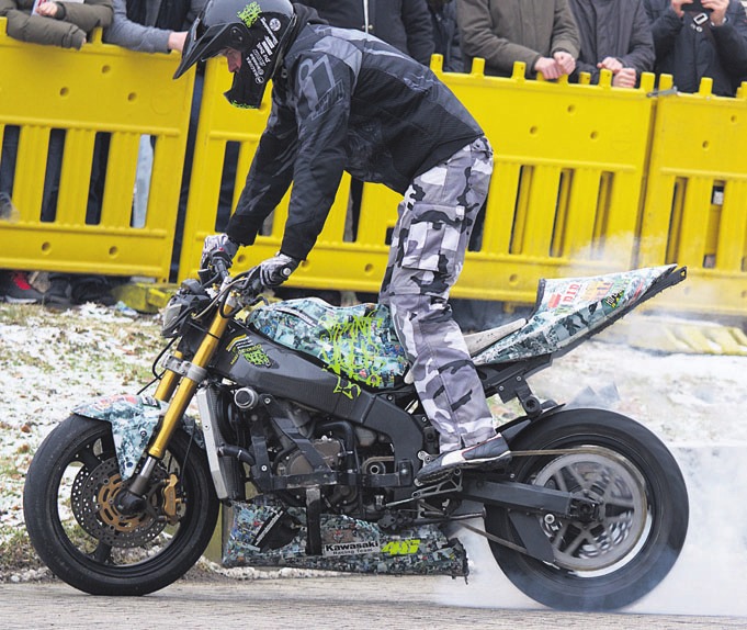 Stuntshow von Axel Winterhaff. Fotos (3): Veranstalter Stuntshow von Axel Winterhaff. Fotos (3): Veranstalter