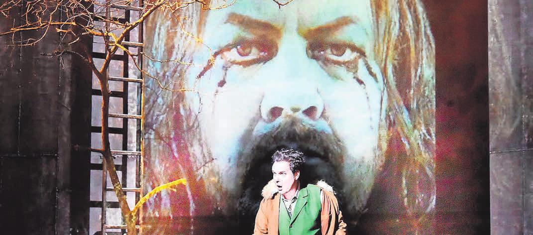 Die Oper „Der fliegende Holländer“ lässt Realität und Mythos, Mensch und Geisterwelt aufeinanderprallen. FOTO: MARLIES KROSS Die Oper „Der fliegende Holländer“ lässt Realität und Mythos, Mensch und Geisterwelt aufeinanderprallen. FOTO: MARLIES KROSS