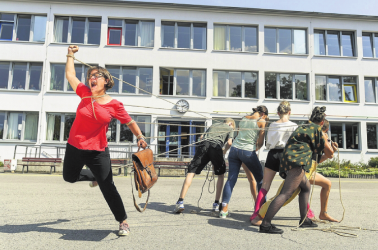 Regisseur Tobias Rausch thematisiert in „Lehr_Kraft_Probe“ Herausforderungen des heutigen Schulalltags. Regisseur Tobias Rausch thematisiert in „Lehr_Kraft_Probe“ Herausforderungen des heutigen Schulalltags.