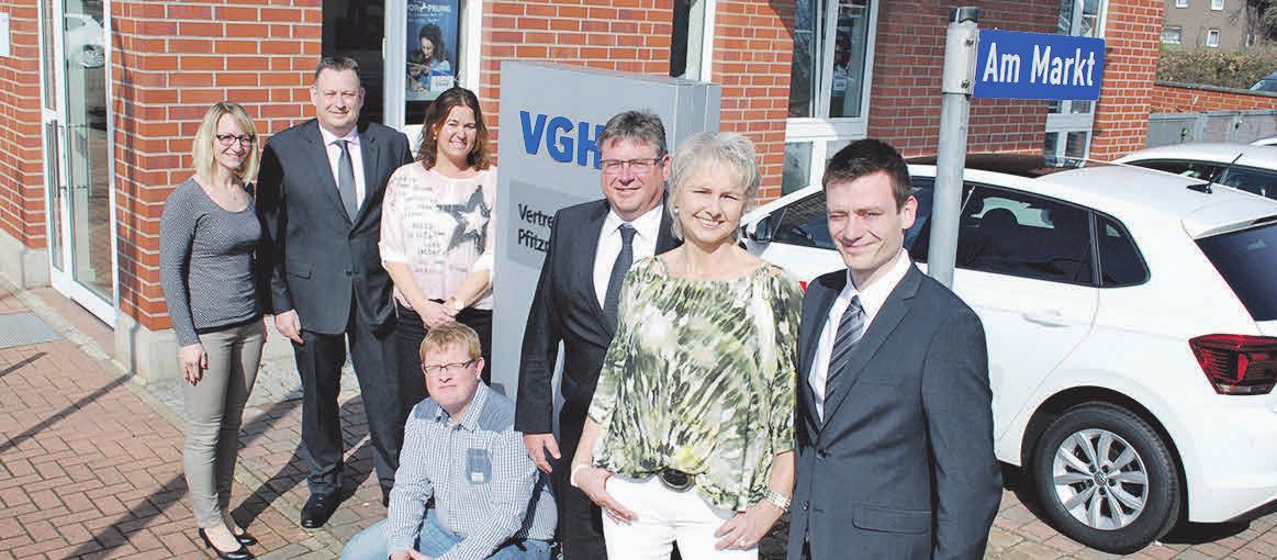Das VGH-Team-Ilsede (v. li.): Melanie Bertram, Kai Pfitzner, Christiane Burgdorf, Sven Herder, Andreas Pfitzner, Anja Heinemann und Thomas Pfitzner. Foto: Birthe Kußroll-Ihle Das VGH-Team-Ilsede (v. li.): Melanie Bertram, Kai Pfitzner, Christiane Burgdorf, Sven Herder, Andreas Pfitzner, Anja Heinemann und Thomas Pfitzner. Foto: Birthe Kußroll-Ihle