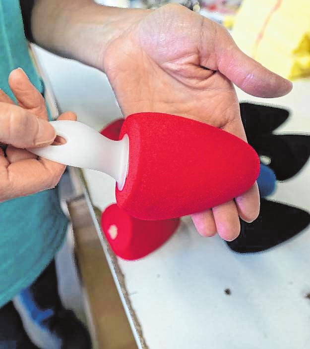 Die Produktion von Schaumstoff-Schuhspannern ist ein Hauptzweig der Firma Delfa. Die Produktion von Schaumstoff-Schuhspannern ist ein Hauptzweig der Firma Delfa.