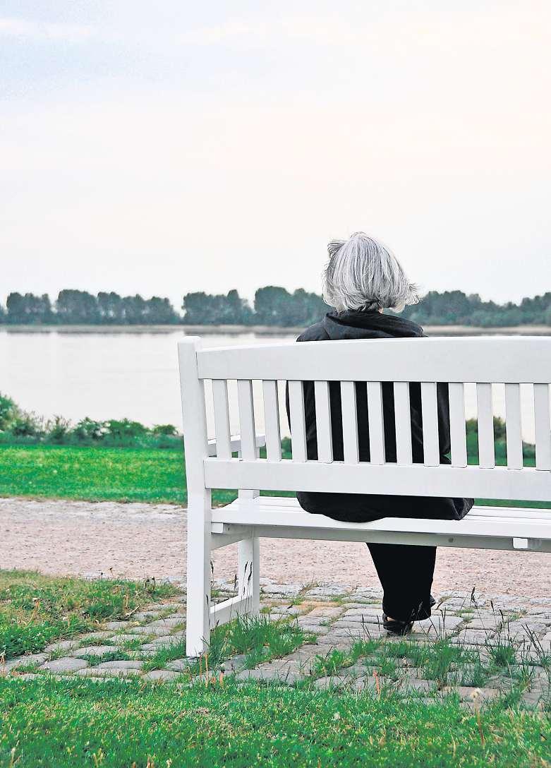 Wer sich vertrauensvoll an einen Bestatter des Fachverbandes wendet, der ist in seiner Trauer nicht allein. Wer sich vertrauensvoll an einen Bestatter des Fachverbandes wendet, der ist in seiner Trauer nicht allein.