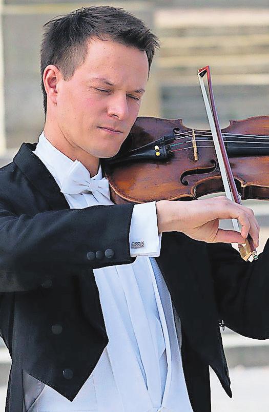 Holger Engelhardt an der Solo-Violine. Foto: Katrin Bemmann Holger Engelhardt an der Solo-Violine. Foto: Katrin Bemmann