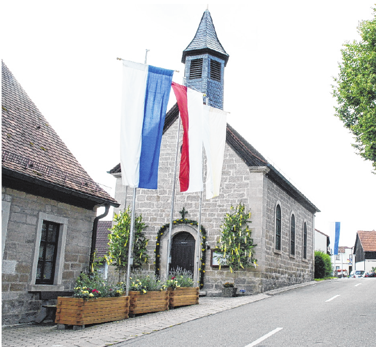 Prächtig herausgeputzt wird die kleine Kirche St. Anna in Neuschleichach zum Anna-Fest und zur Kirchweih im Hochsommer. Prächtig herausgeputzt wird die kleine Kirche St. Anna in Neuschleichach zum Anna-Fest und zur Kirchweih im Hochsommer.