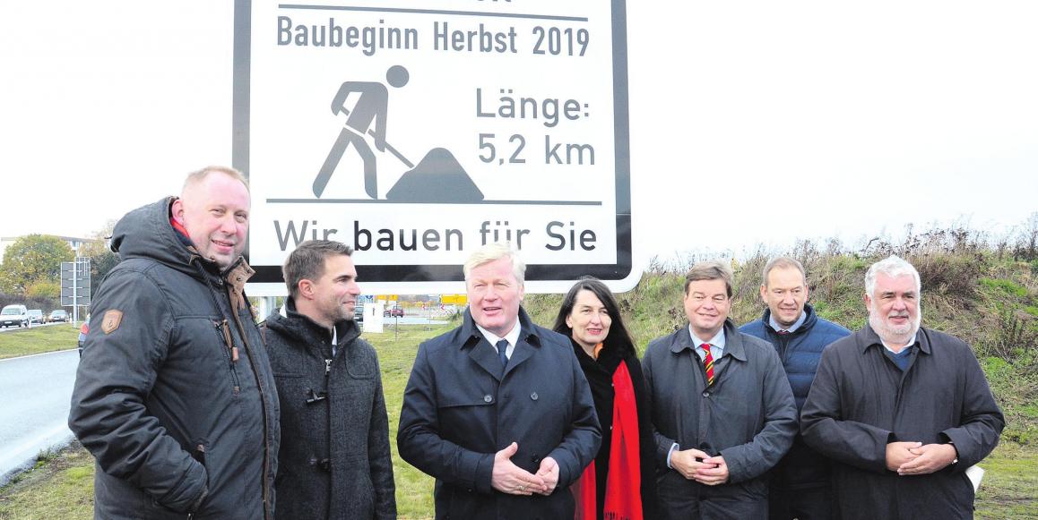Erster Spatenstich für den Weiterbau der Celler Ortsumgehung. Foto: Müller Erster Spatenstich für den Weiterbau der Celler Ortsumgehung. Foto: Müller