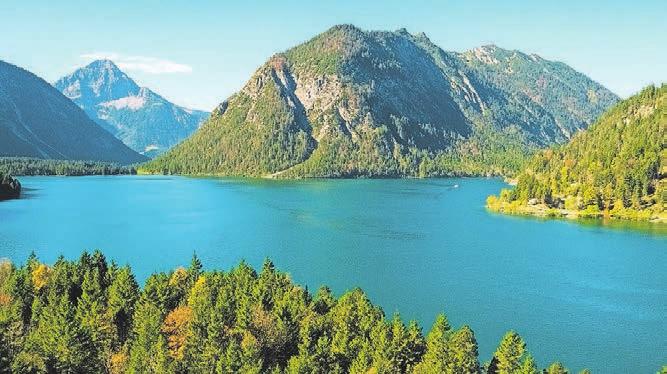 ...oder Wandern zu kristallklaren Bergseen – die Naturparkregion Reutte bietet Abwechslung für jeden Urlaubsgeschmack. ...oder Wandern zu kristallklaren Bergseen – die Naturparkregion Reutte bietet Abwechslung für jeden Urlaubsgeschmack.