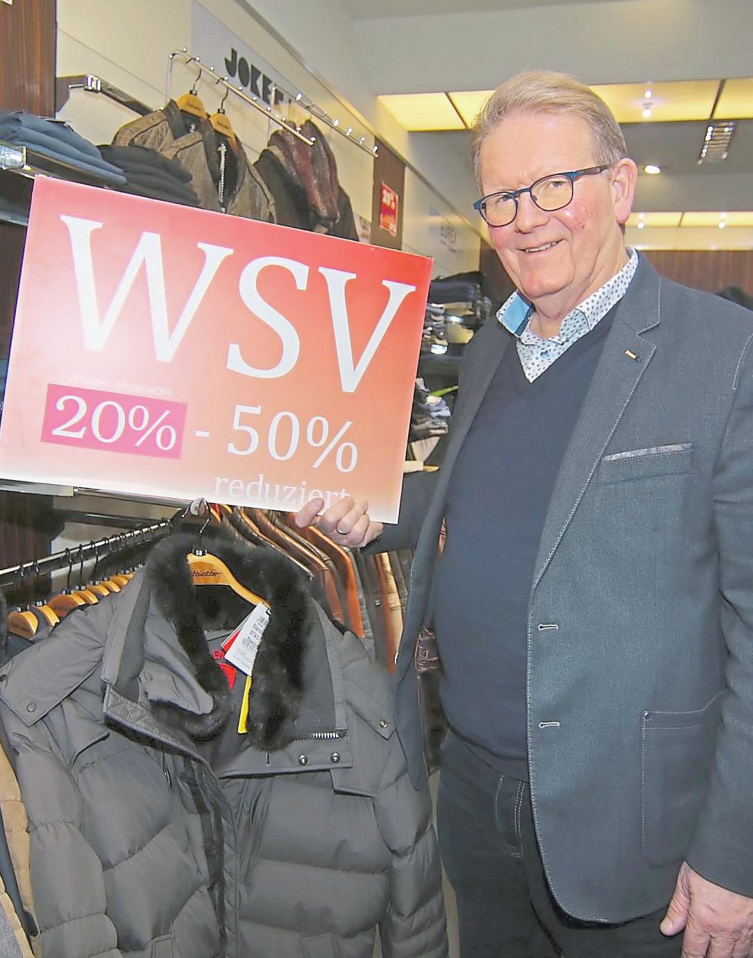 Bernd-Uwe Lieftüchter hat die Winterware rabattiert. Bernd-Uwe Lieftüchter hat die Winterware rabattiert.