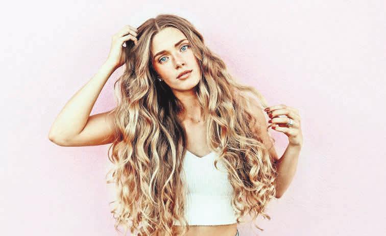 Heizungsluft und Kälte strapazieren das Haar. Deshalb ist jetzt genau der richtige Zeitpunkt für Nicolettas Goldwell-Verwöhnprogramm. Foto: Averie Woodard/ Unsplash Heizungsluft und Kälte strapazieren das Haar. Deshalb ist jetzt genau der richtige Zeitpunkt für Nicolettas Goldwell-Verwöhnprogramm. Foto: Averie Woodard/ Unsplash