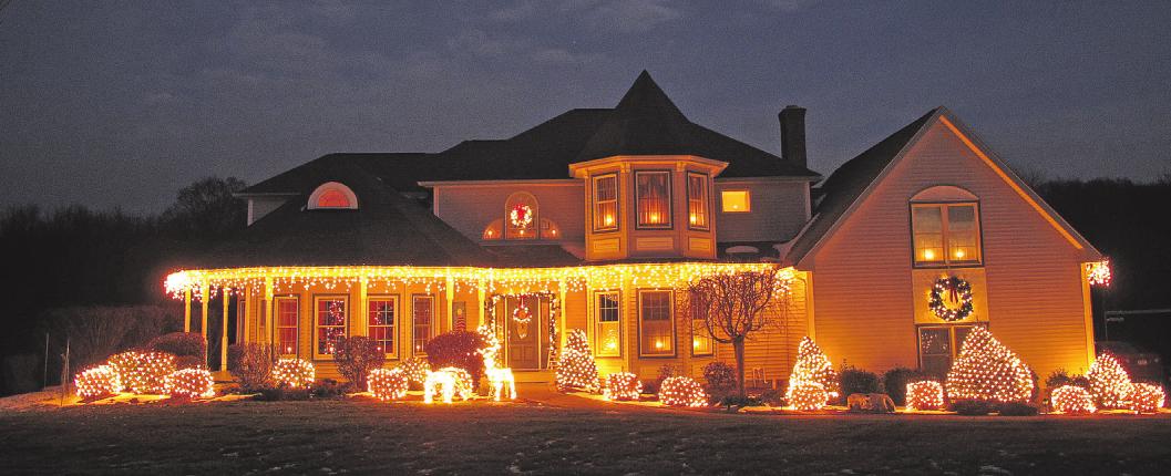 Das Licht der Vorweihnachtszeit – überall in der Stadt auch an den Häusern zu sehen Foto Adobe Stock
