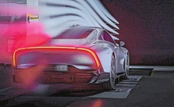 Aerodynamisch ausgefeilt: Die Studie Mercedes Vision EQXX ist so strömungsoptimiert, dass der cW-Wert bei nur 0,17liegt. Foto: Mercedes-Benz AG/dpaCaption