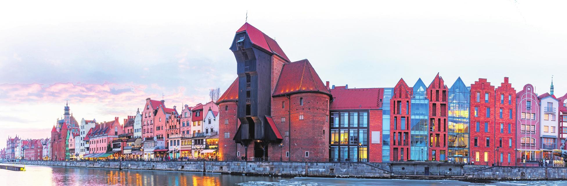 Frischer Wind auf der Speicherinsel: Neubauten am Ufer der Neuen Mottlau. FOTO: ALEX ANTON / IMAGO Frischer Wind auf der Speicherinsel: Neubauten am Ufer der Neuen Mottlau. FOTO: ALEX ANTON / IMAGO