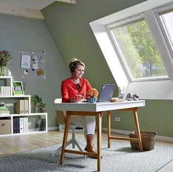 Das Dachgeschoss bietet mit viel Tageslicht optimale Voraussetzungen für ein Arbeitszimmer . FOTO: VELUX/AKZ-O