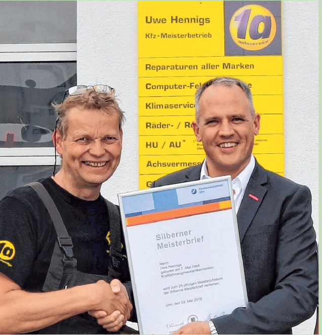 Uwe Hennigs (l.) lädt zum Pannenkurs für Frauen. Uwe Hennigs (l.) lädt zum Pannenkurs für Frauen.