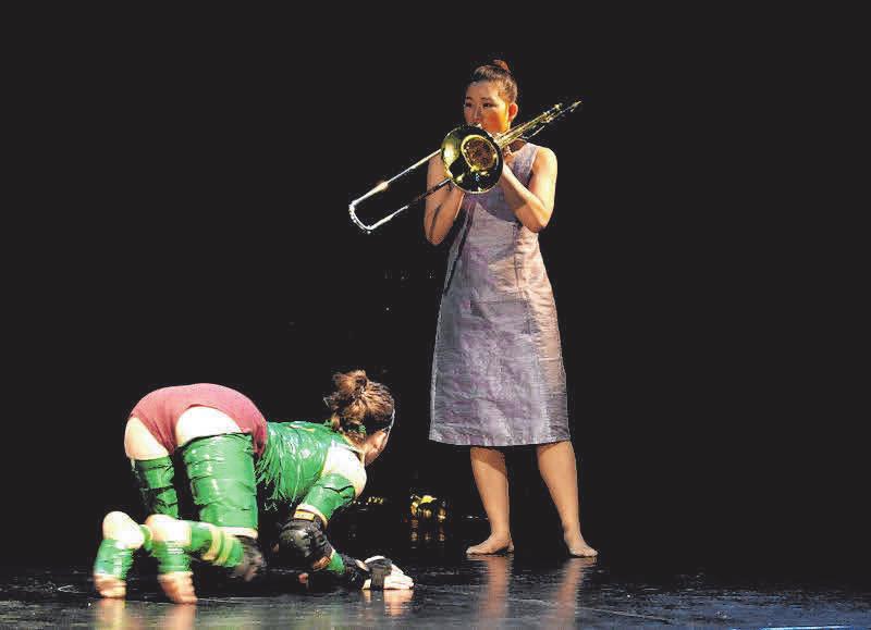 Der Studiengang Musik und Bewegung (Rhythmik mit Elementarer Musikpädagogik) wird mit einem Instrument oder mit Gesang studiert. FOTO: HANNAH ELIZABETH TILT Der Studiengang Musik und Bewegung (Rhythmik mit Elementarer Musikpädagogik) wird mit einem Instrument oder mit Gesang studiert. FOTO: HANNAH ELIZABETH TILT