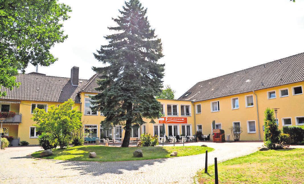 Das Seniorenheim Helenenhof, Schillerslager Straße 41 in 31303 Burgdorf, ist seit dem Jahr 2007 eine der 40 gepflegten Einrichtungen der Burchard Führer GmbH. Den motivierten Mitarbeitern liegt das Wohl der Bewohner am Herzen. Das Seniorenheim Helenenhof, Schillerslager Straße 41 in 31303 Burgdorf, ist seit dem Jahr 2007 eine der 40 gepflegten Einrichtungen der Burchard Führer GmbH. Den motivierten Mitarbeitern liegt das Wohl der Bewohner am Herzen.