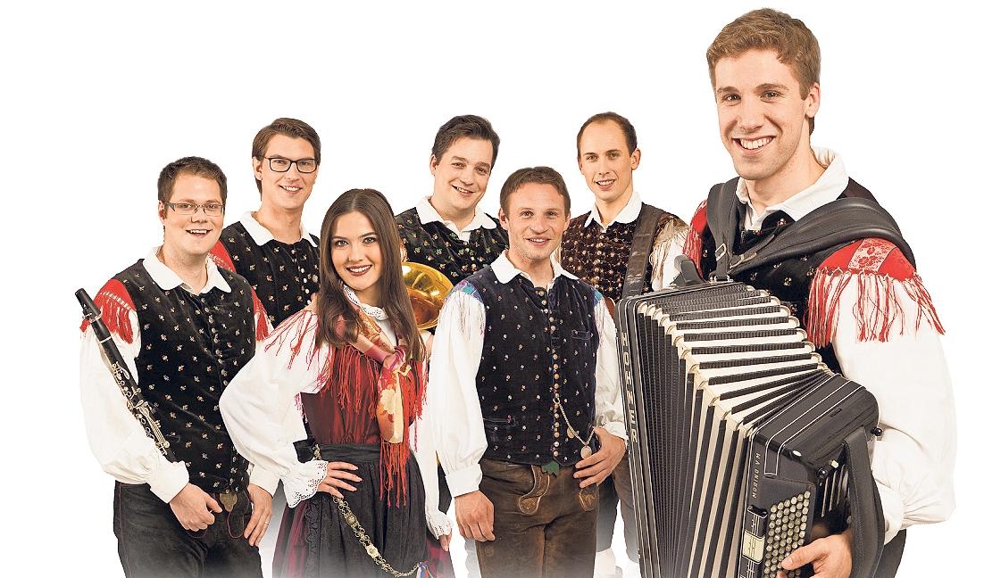 Sašo Avsenik (rechts) und seine Oberkrainer sind am Freitag zu Gast beim Hammricher Frauentag. Foto: red Sašo Avsenik (rechts) und seine Oberkrainer sind am Freitag zu Gast beim Hammricher Frauentag. Foto: red