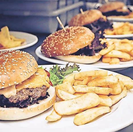 Im H’Vin gibt es unter anderem hausgemachte Burger. Im H’Vin gibt es unter anderem hausgemachte Burger.