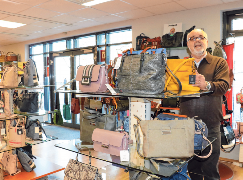 Tolle Taschen kann man nie genug haben, weiß Reinert Brumme. FOTOS: LAN Tolle Taschen kann man nie genug haben, weiß Reinert Brumme. FOTOS: LAN