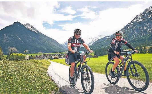 Traumhafte Bergkulisse bei der Tiroler Lech Tour. Traumhafte Bergkulisse bei der Tiroler Lech Tour.