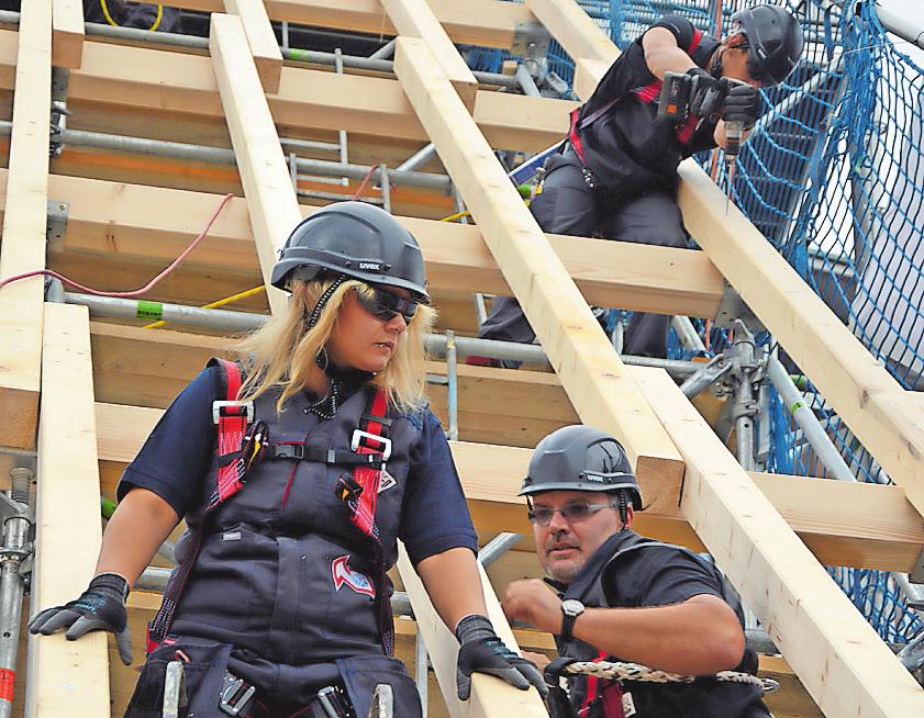 Beruf mit guten Aussichten: Dachdecker. FOTO: DACH RLP/FREI Beruf mit guten Aussichten: Dachdecker. FOTO: DACH RLP/FREI