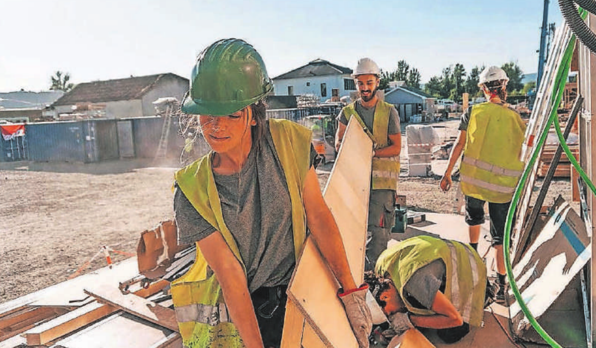 Die Teams des Solar Decathlon werden mit einer von drei typischen Aufgaben des Bauens im Bestand beauftragt: Anbauen, Aufstocken und Baulücken schließen. Die Teams des Solar Decathlon werden mit einer von drei typischen Aufgaben des Bauens im Bestand beauftragt: Anbauen, Aufstocken und Baulücken schließen.