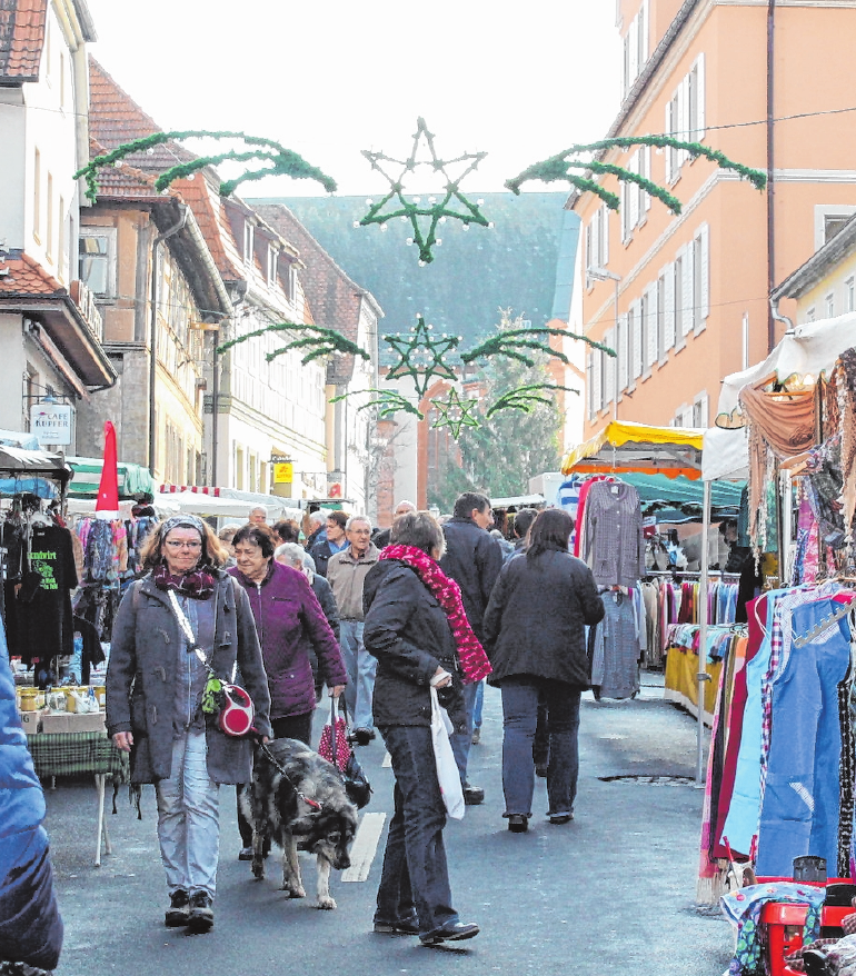 Der Weihnachtsmarkt in Hofheim erfreute sich in den vergangenen Jahren großer Beliebtheit. FOTO: BRIGITTE SCHUBART Der Weihnachtsmarkt in Hofheim erfreute sich in den vergangenen Jahren großer Beliebtheit. FOTO: BRIGITTE SCHUBART