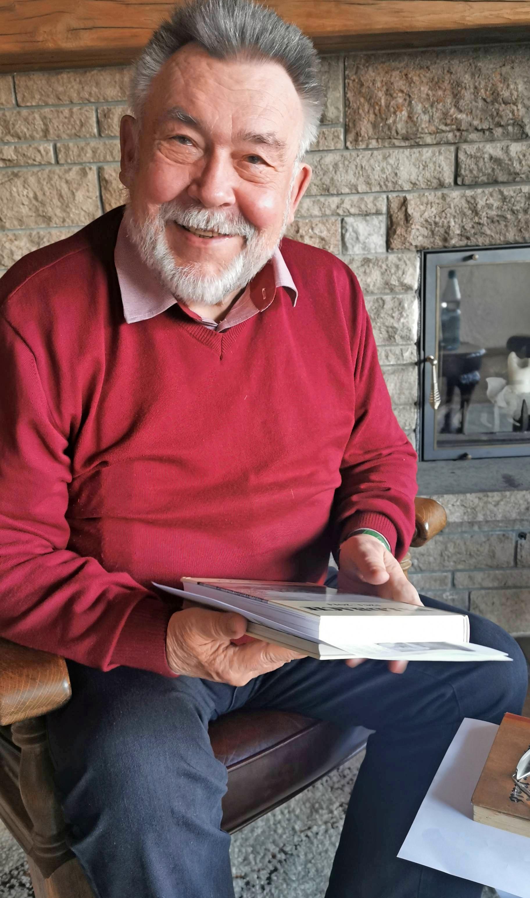 Heimatforscher Karlheinz Englert erzählt in seinen Büchern gerne die düstere Sage, die sich um sie rankt. Fotos: Ute Böttinger Heimatforscher Karlheinz Englert erzählt in seinen Büchern gerne die düstere Sage, die sich um sie rankt. Fotos: Ute Böttinger