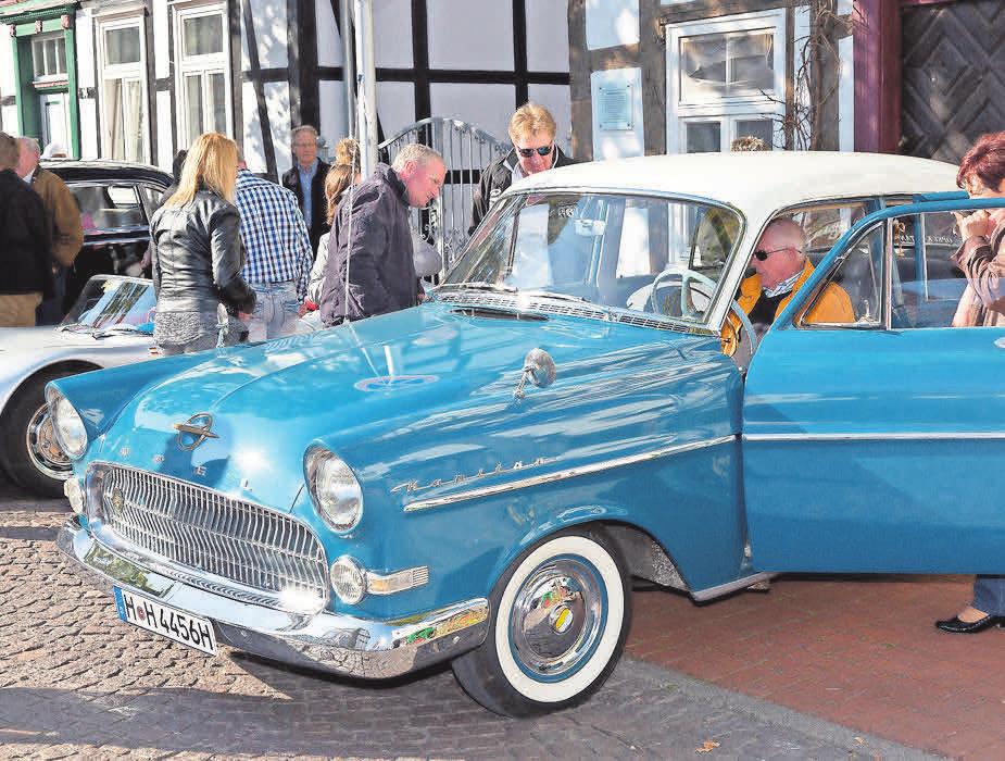 Weißt du noch? Oldtimer wie dieser Opel Kapitän beschwören Erinnerungen herauf. Foto: Joachim Luehrs Weißt du noch? Oldtimer wie dieser Opel Kapitän beschwören Erinnerungen herauf. Foto: Joachim Luehrs