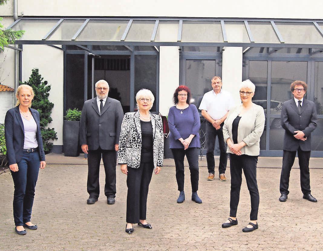 Das Team von Behling Bestattungen ist ein Helfer in schweren Stunden. Das Team von Behling Bestattungen ist ein Helfer in schweren Stunden.