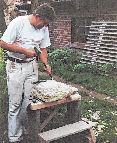 Die Arbeit mit Naturstein liegt Edgar Rüb ganz besonders. Die Arbeit mit Naturstein liegt Edgar Rüb ganz besonders.