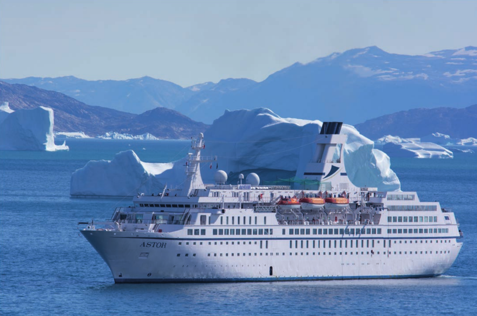 Die Astor bringt ihre Passagiere hoch in den Norden – oder auch in 128 Tagen um die ganze Welt. Fotos: TransOcean Die Astor bringt ihre Passagiere hoch in den Norden – oder auch in 128 Tagen um die ganze Welt. Fotos: TransOcean
