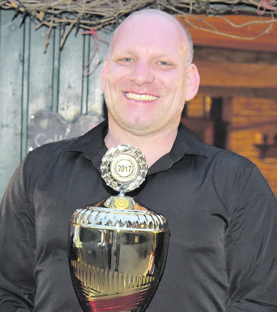 Im vergangenen Jahr wurde Maik Edling vom SV Nienhagen zum „Trainer des Jahres 2017“ gewählt. Archivfoto: Theel Im vergangenen Jahr wurde Maik Edling vom SV Nienhagen zum „Trainer des Jahres 2017“ gewählt. Archivfoto: Theel