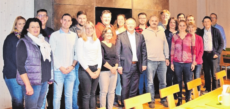 Mitglieder der Wirtschaftsjunioren Bad Kissingen mit Landrat Thomas Bold (vordere Reihe, 5. von links). Mitglieder der Wirtschaftsjunioren Bad Kissingen mit Landrat Thomas Bold (vordere Reihe, 5. von links).