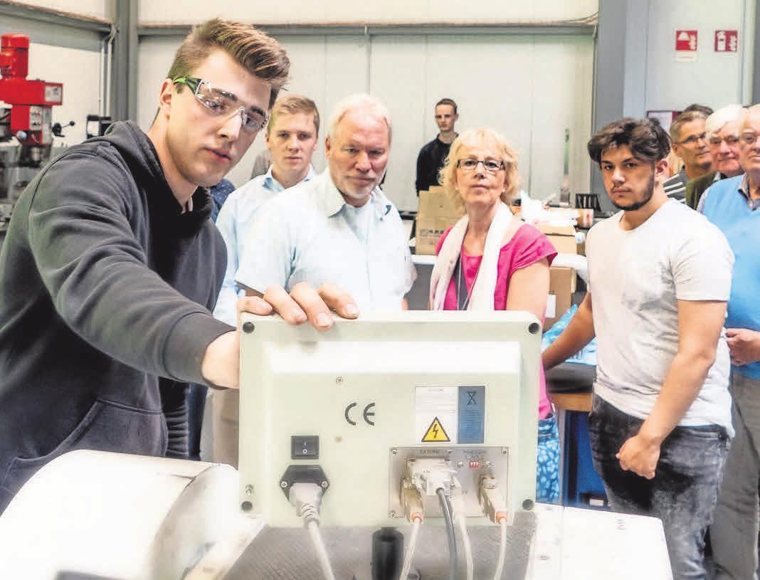 Während des Azubi-Tages im vergangenen Juni haben Auszubildende ihrer Familie und neuen Azubis ihren Job gezeigt. Foto: VisiConsult Während des Azubi-Tages im vergangenen Juni haben Auszubildende ihrer Familie und neuen Azubis ihren Job gezeigt. Foto: VisiConsult